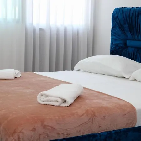 Hotel Kiki فندق